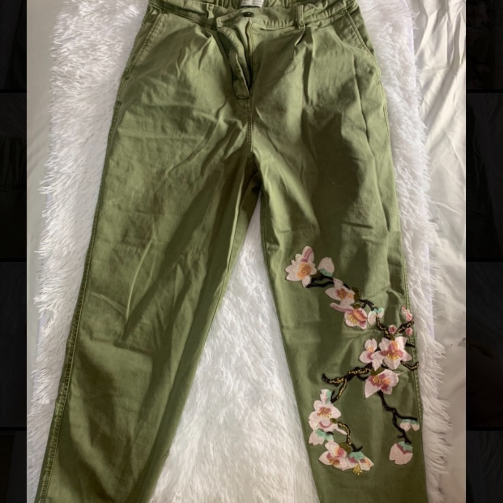 Green cargo pants